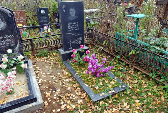 Памятник из гранитополимера